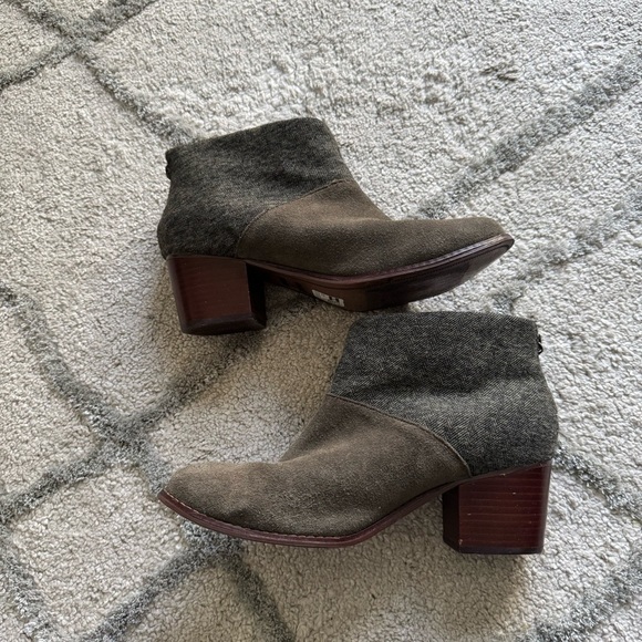 TOMS Leila Ankle boots Bootie Olive gray Herringbone suede block heel 9.5 - Picture 1 of 11
